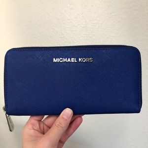 Michael Kors Zip Around Continental Wallet